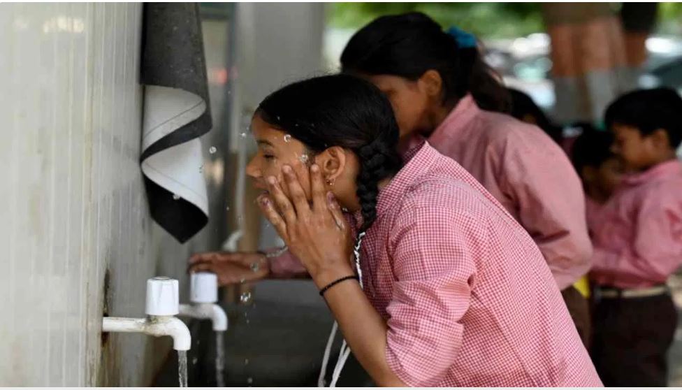 हीटवेव से जलती दिल्ली… तुरंत बंद किए जाएं सभी प्राइवेट स्कूल: शिक्षा विभाग