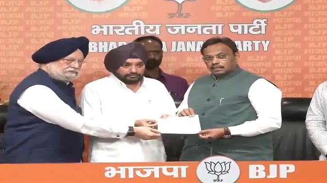बीजेपी में शामिल हुए अरविंद सिंह लवली, सात दिन पहले छोड़ा था कांग्रेस प्रदेश अध्यक्ष पद