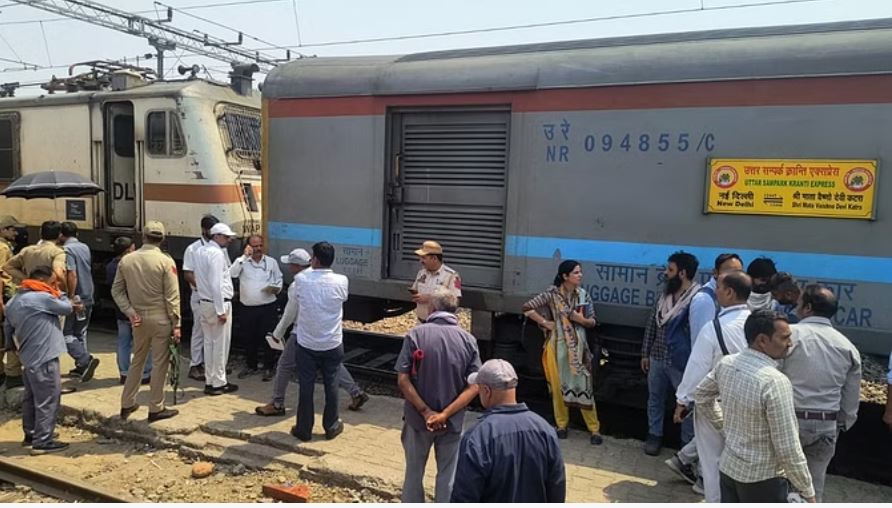 जम्मू रेलवे स्टेशन: पटरी से उतरा चलती रेलगाड़ी के इंजन का पहिया