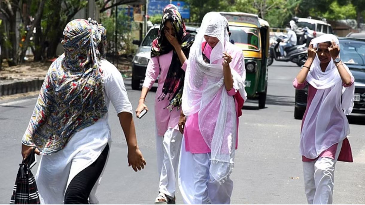 प्रचंड गर्मी से उबल रहा उत्तर भारत, दिल्ली में तापमान 50 डिग्री के पास