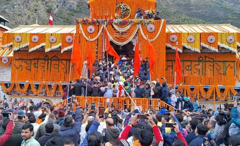 मांगलिक स्वर लहरियों के बीच खुले बदरीनाथ धाम के कपाट