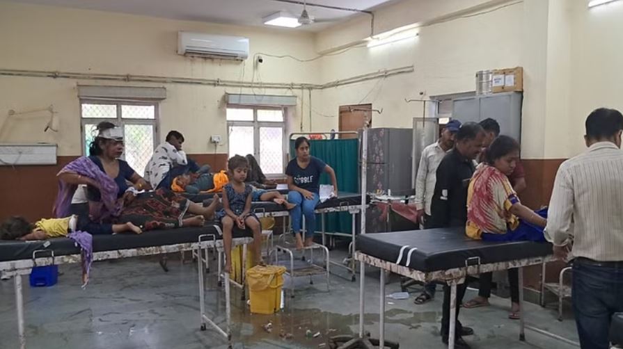 दौसा: गाय को बचाने में गाड़ी पलटी, ट्रक से कुचलकर 3 की मौत