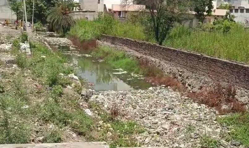 अंबाला में नालों की सफाई पर राजनीति गरमाई: भाजपा व कांग्रेस पार्षद आमने-सामने