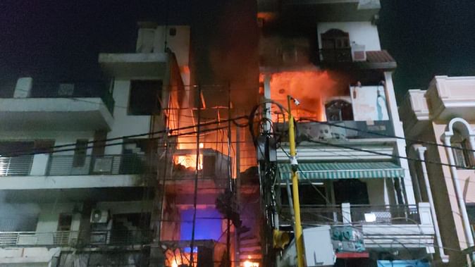 दिल्ली के बेबी केयर सेंटर में भीषण आग, 7 नवजात की मौत, पांच गंभीर
