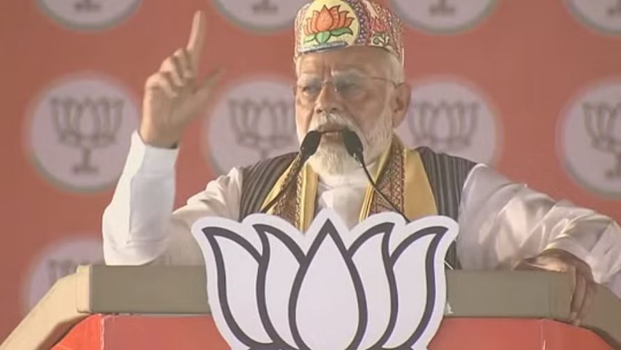 पीएम मोदी ने किया नेहरू को याद, लालू पर हमला, कहा- जमानत पर घूम रहे शहजादे के पिता