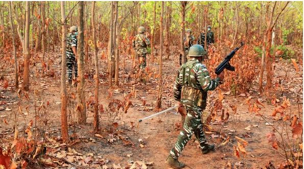महाराष्ट्र के गढ़चिरौली जिले में सुरक्षा बलों के साथ मुठभेड़ में तीन नक्सली मारे गए