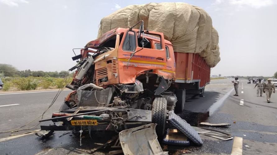 दौसा: लालसोट के पास एक्सप्रेस-वे पर तीन वाहन आपस में भिड़े, तीन की मौत