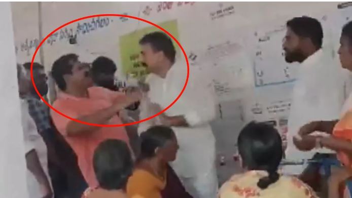 लाइन में खड़े मतदाता को विधायक ने मारा थप्पड़ तो बदले में मिला तमाचा, जमकर चले घूंसे
