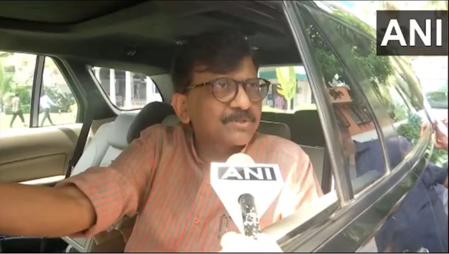लग्जरी कार कांड: संजय राउत ने की पुलिस कमिश्नर को निलंबित करने की मांग