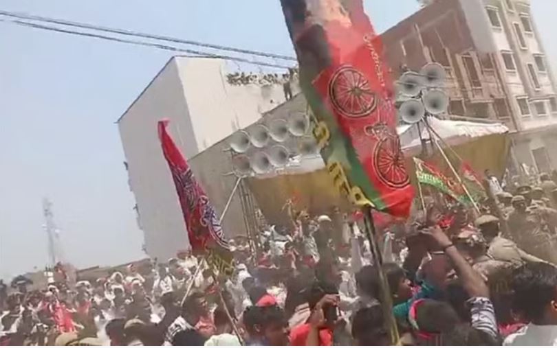 आजमगढ़ में अखिलेश यादव की जनसभा में अचानक मची भगदड़