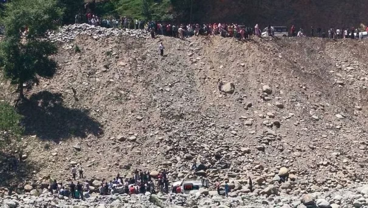 बुफलियाज-सुरनकोट मार्ग पर सुरन नदी में गिरा वाहन, दो की मौत
