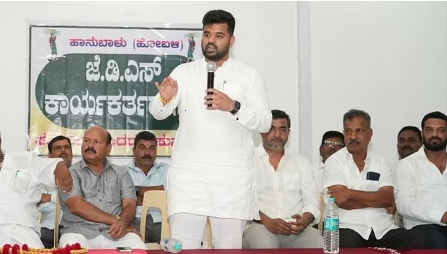 रेवन्ना के खिलाफ ब्लू कॉर्नर नोटिस जारी कर सकती है सीबीआई, सिद्धारमैया को एसआईटी दी जानकारी