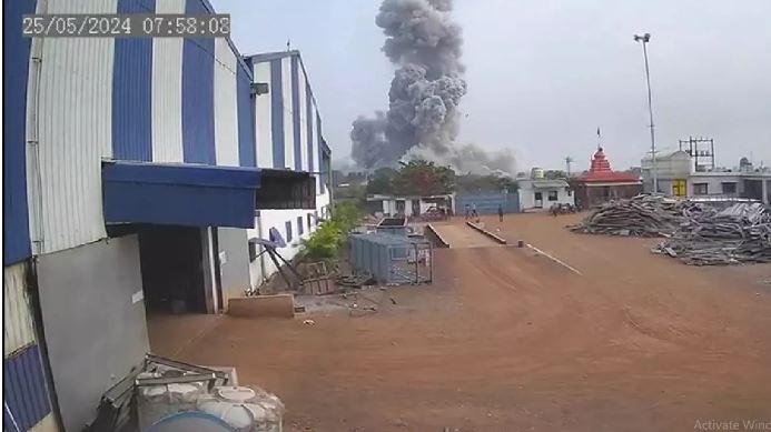 छत्तीसगढ़ बारूद फैक्ट्री ब्लास्ट का सीसीटीवी वीडियो आया सामने, 8 लोगों की गई जान