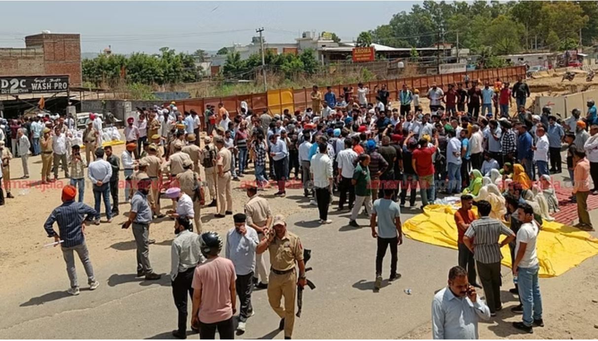 जम्मू: भूमि विवाद में हत्या के मामले में रोष, परिजनों ने हाईवे किया जाम