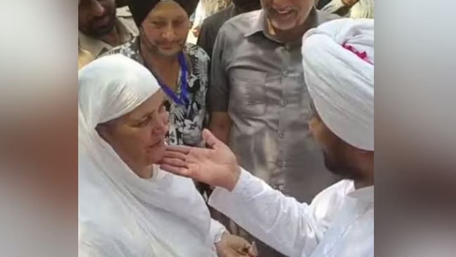 अकाली दल की नेता बीबी जागीर कौर की ठोडी छूने के मामले में महिला आयोग ने डीजीपी को दिया नोटिस
