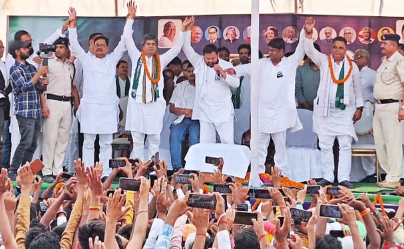 मैं कलम की भाषा की बात करता हूं, लेकिन भाजपा कर रही हिंदू-मुस्लिम और तलवार की बात: तेजस्वी