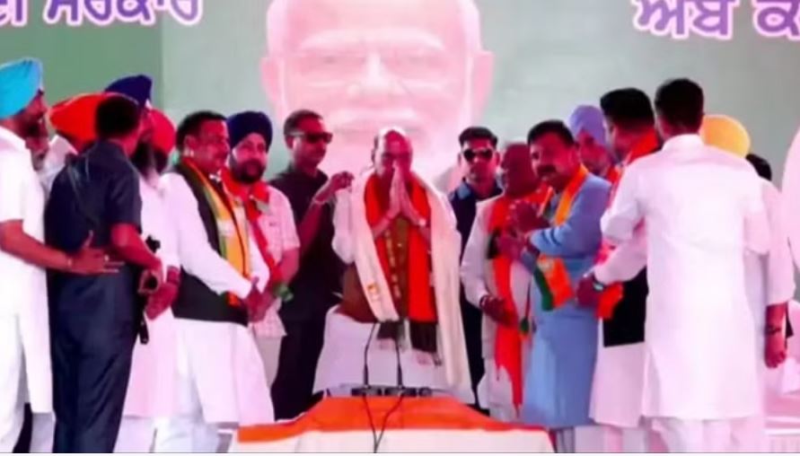 राजनाथ सिंह पहुंचे खन्ना, केजरीवाल पर साधा निशाना