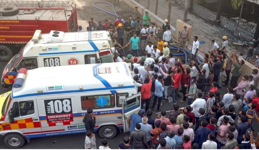 राजकोट: 27 लोगों की मौत के बाद नगर निगम प्रमुख-तीन आईपीएस अफसरों का तबादला