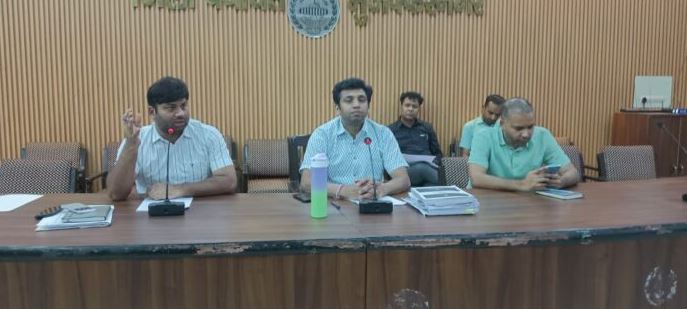 मुजफ्फरनगर: जिला निर्वाचन अधिकारी ने की मतगणना कार्यो की समीक्षा