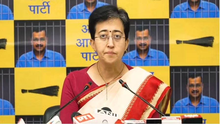 अब दिल्ली में गाड़ी धोना पड़ेगा भारी, पानी की फिजूलखर्ची पर लगेगा जुर्माना