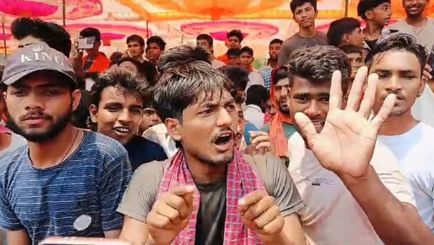 नीतीश की चुनावी सभा में हंगामा, लोगों ने विरोध में जमकर की नारेबाजी