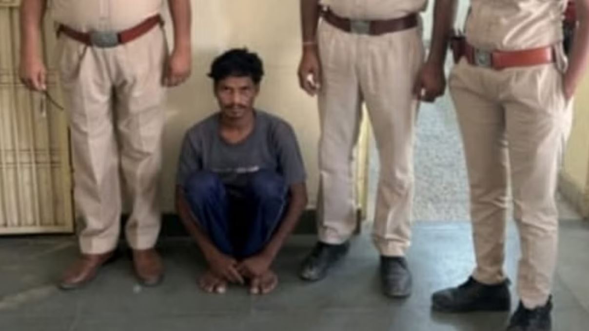 सिरोही: कलेक्टर आवास के बाहर से बाइक चोरी व आर्म्स एक्ट में वांछित आरोपी गिरफ्तार