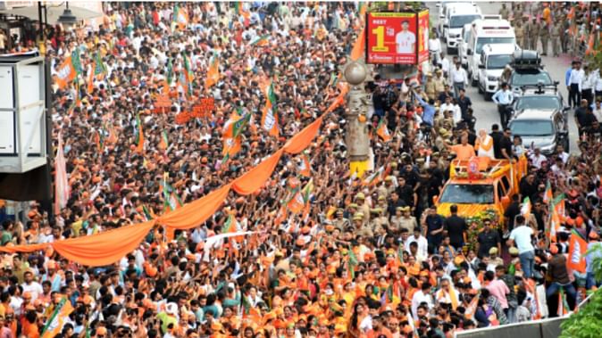 लोकसभा चुनाव: मोदी के रोड शो में भरत मिलाप जैसा मेला