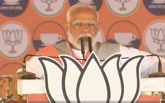 पीएम मोदी का सपा पर तंज, पहले जनता कांपती थी, अब माफिया थर-थर कांपते हैं