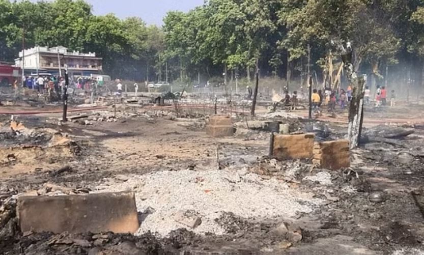 देहरादून: सुंदरवन बस्ती में लगी आग, 54 झोपड़ियां जलकर हुईं राख