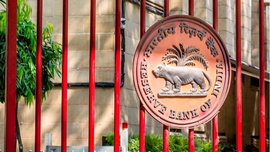 देश की नई सरकार को आरबीआई से मिलेगा 2.11 लाख करोड़ रुपये का चेक