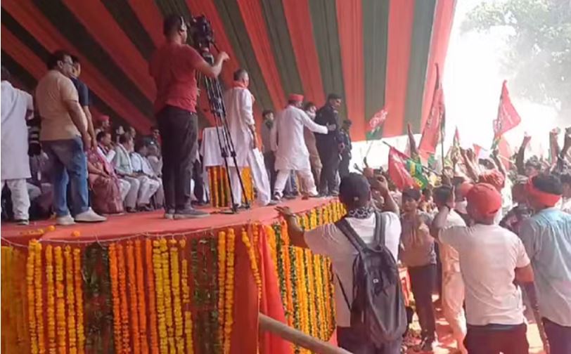 प्रयागराज में राहुल और अखिलेश की सभा में मची भगदड़, कई घायल