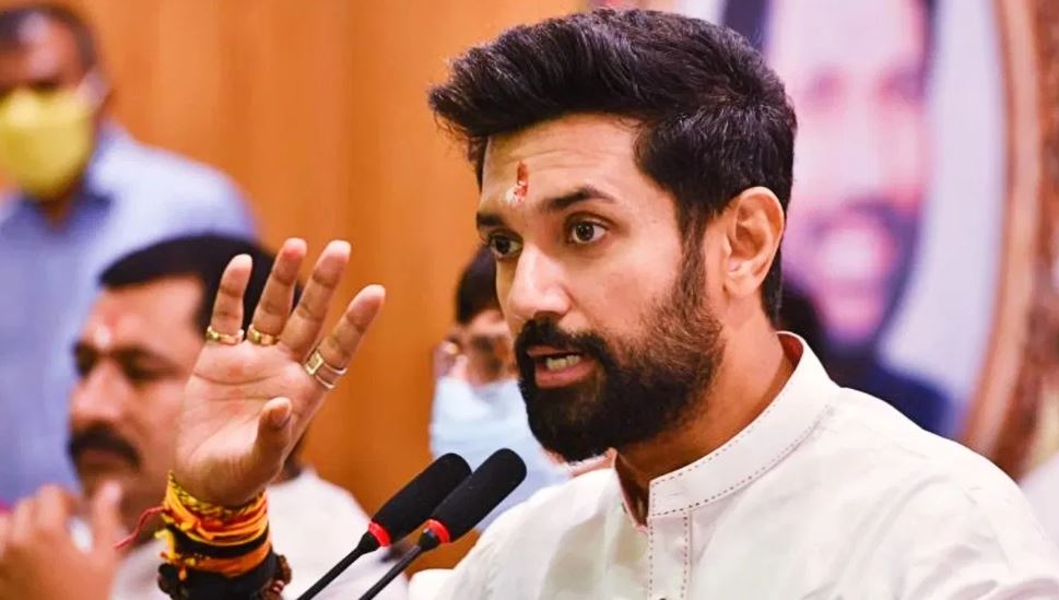 लाठी में तेल पिलाकर गुंडई दिखाती है राजद: चिराग पासवान