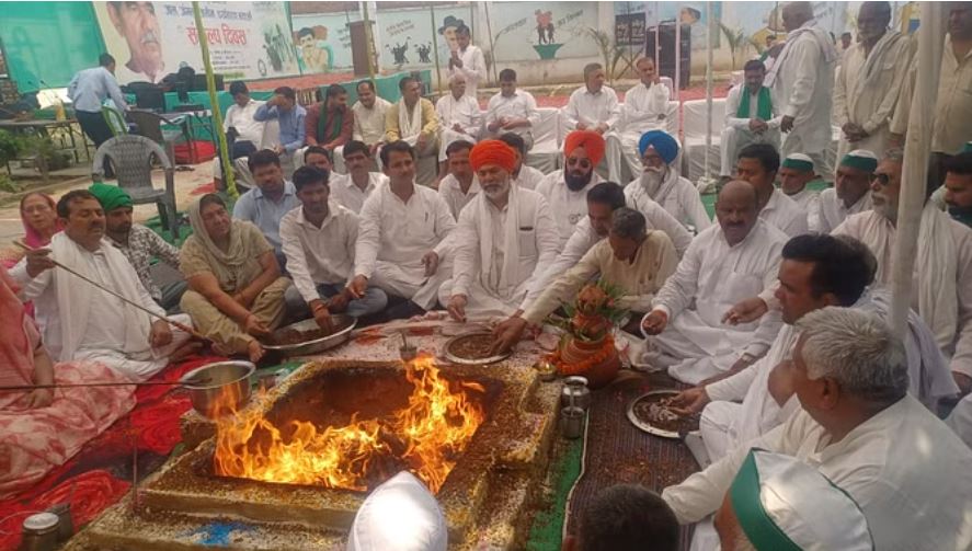 महेंद्र सिंह टिकैत की पुण्यतिथि आज, सिसौली में किसान भवन पर टिकैत बंधुओं ने दी आहुति