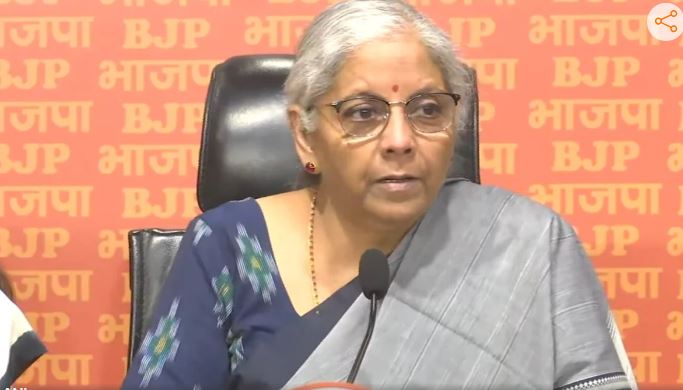 'बेशर्मी की कोई सीमा नहीं होती', स्वाति मालीवाल मामले पर बोलीं निर्मला सीतारमण