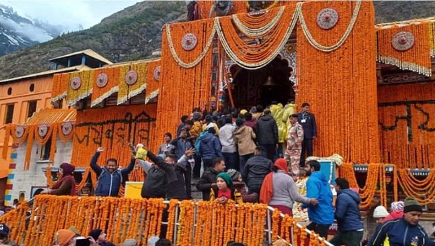 बदरीनाथ में भारी विरोध के बाद वीआईपी दर्शन व्यवस्था खत्म