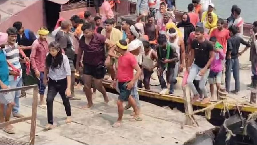 बिहार: गंगा नदी में स्नान करने गए छह लोग डूबे, स्थानीय गोताखोरों ने दो को निकाला