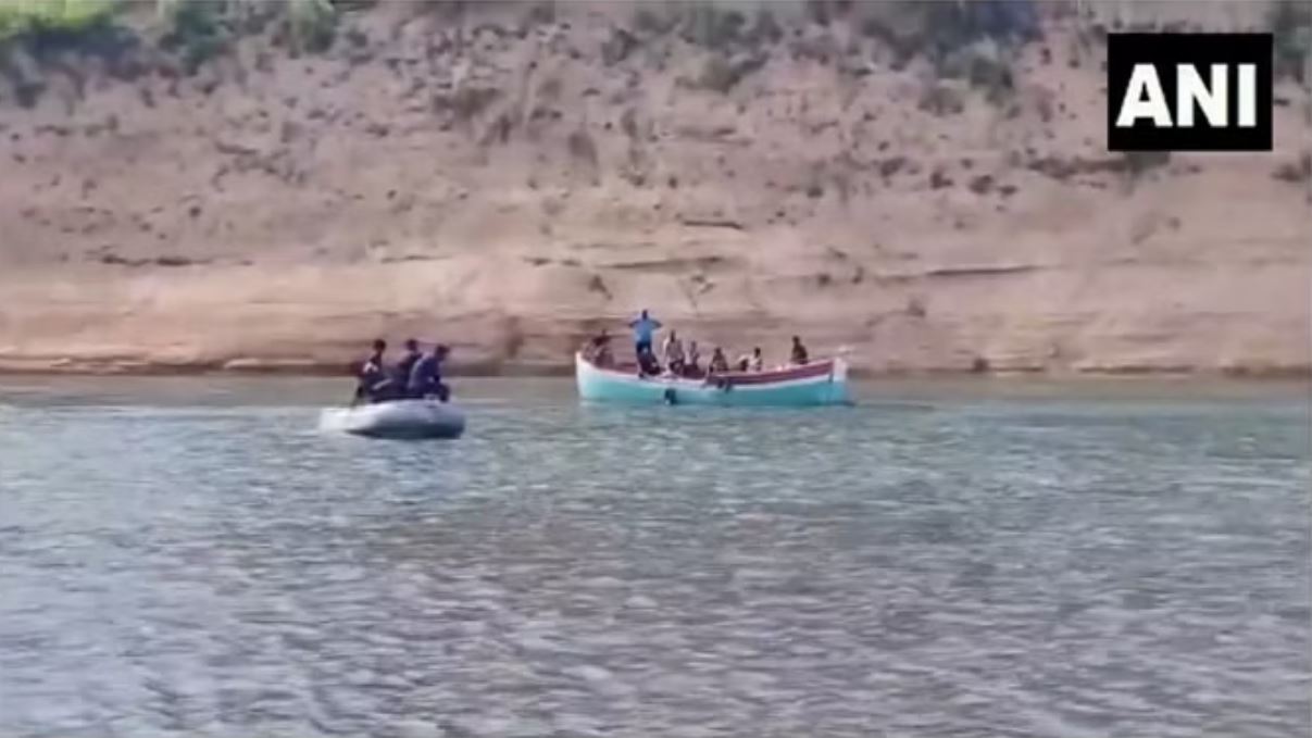 गुजरात: नर्मदा नदी में नहाने उतरे एक ही परिवार के सात लोग डूबे, तलाश जारी