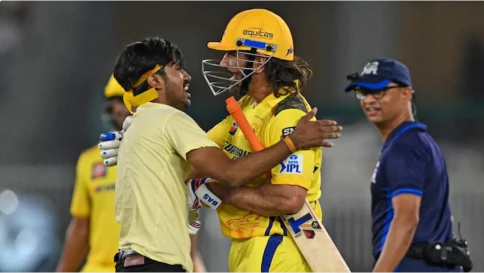 ‘मैं तुझे कुछ नहीं होने दूंगा’ फैन ने सुनाया एमएस धोनी संग 21 सेकेंड का इमोशनल किस्सा