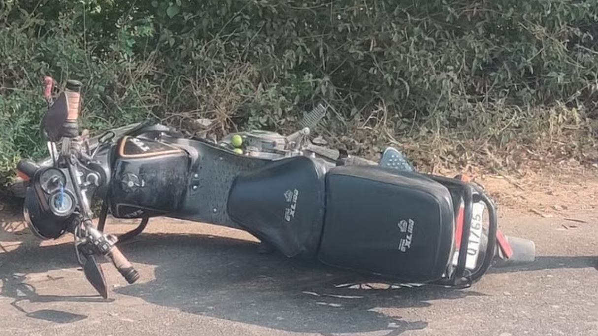 हरदोई: पिकअप ने स्कूटी को मारी टक्कर, तीन लोगों की मौत