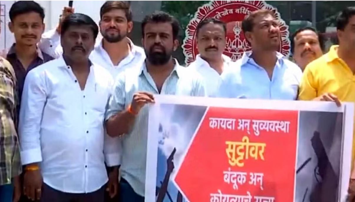 पोर्श कांड में भड़का विपक्ष, विरोध-प्रदर्शन कर राज्य सरकार पर लगाए बड़े आरोप