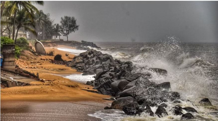 चक्रवाती तूफान: बंगाल में एक लाख तो बांग्लादेश में आठ लाख लोग सुरक्षित जगह भेजे गए