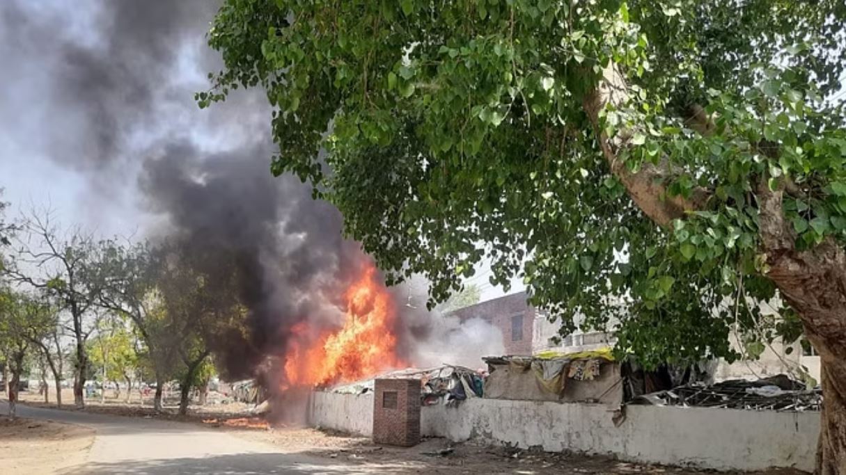 कुरुक्षेत्र: दस झुग्गियों में लगी आग, फायर बिग्रेड की दो गाड़ियों से पाया काबू