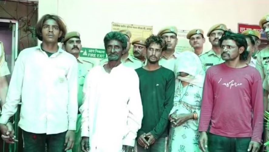 जयपुर: बच्चों को जमूरा बनाकर दिखाते थे मदारी का खेल, पांच गिरफ्तार