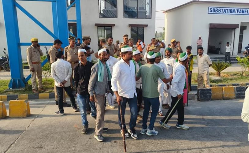 मुजफ्फरनगर: भाकियू कार्यकर्ताओं ने कराया टोल फ्री, बनी तनाव की स्थिति