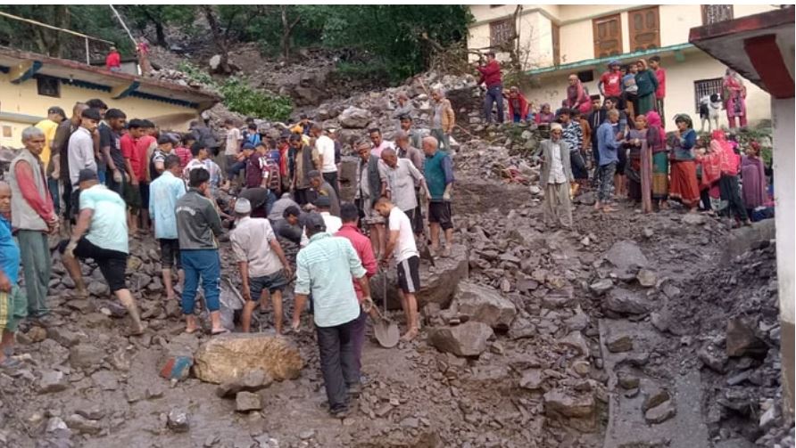 उत्तराखंड: बैजरो व फरसाड़ी में गरज के साथ मूसलाधार बारिश, दो सड़के बहीं