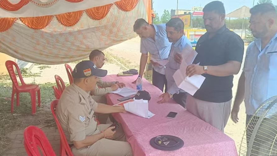 रुड़की में चेकिंग के दौरान मध्य प्रदेश के 50 श्रद्धालुओं का पंजीकरण निकला फर्जी