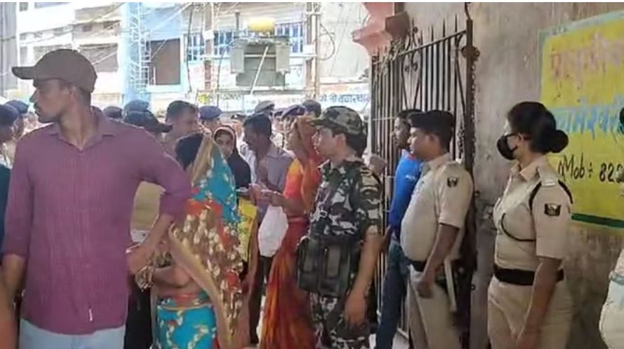 बिहार से आई बूथ लूट के प्रयास की खबर; ईवीएम के जमाने में यह कितना संभव- जानें पूरी बात