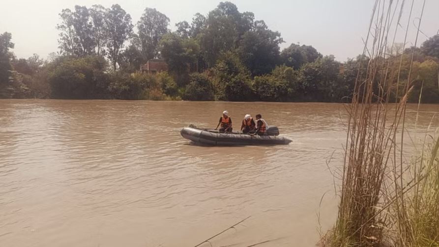 मुजफ्फरनगर: गंग नहर में नहाने को दो युवकों ने पुल से लगाई छलांग, एक डूबा