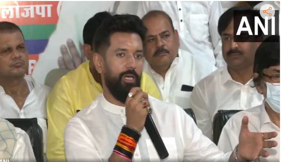 बाल-बाल बचे चिराग पासवान, उड़ान भरने से पहले ही हेलीपैड पर क्रैश हो जाता हेलीकॉप्टर