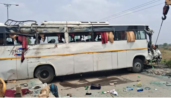 गिरिडीह: जवानों से भरी बस हुई दुर्घटनाग्रस्त, एक की मौत